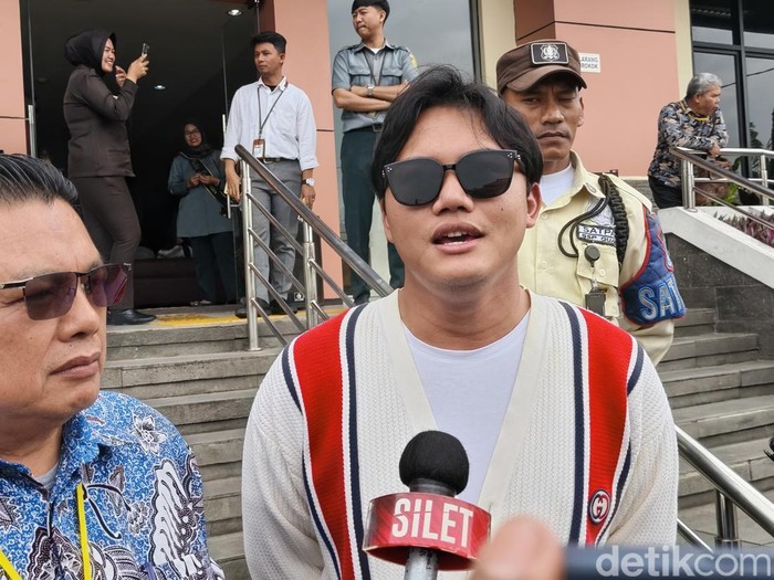 Jabar Hari Ini: Rizky Febian Hadir di Sidang Waris