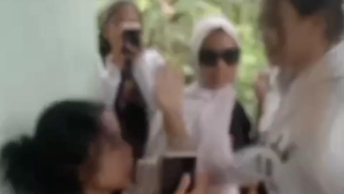 Seorang siswi SMP di Lappariaja, Bone menganiaya anak putus sekolah.