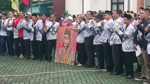 Sidang putusan terdakwa penganiaya guru di Trenggalek Sidang putusan terdakwa penganiaya guru di Trenggalek