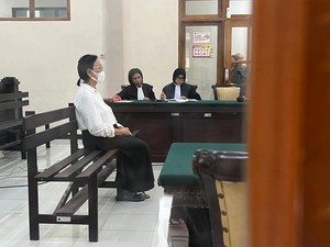 Nenek Stella Penipu Anggota DPRD Mojokerto Rp 226 Juta Jalani Sidang Vonis