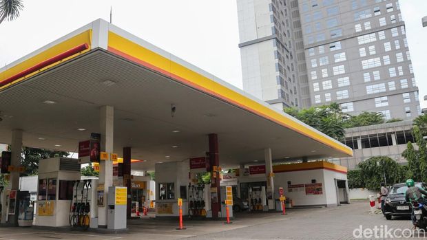 Salah satu SPBU Shell di Jakarta terpantau tidak menjual BBM pada hari Selasa (10/2/2026). Kekosongan stok ini terjadi karena pengajuan impor BBM oleh Shell belum disetujui Kementerian ESDM.