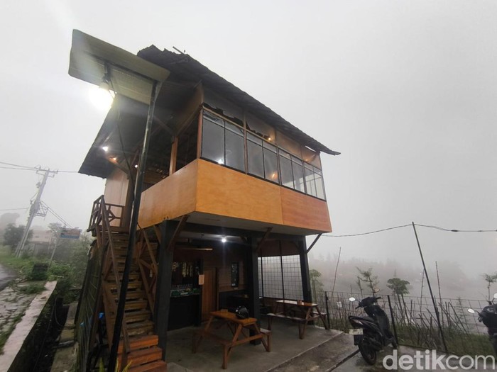 Suasana Warkop Orange Kuningan