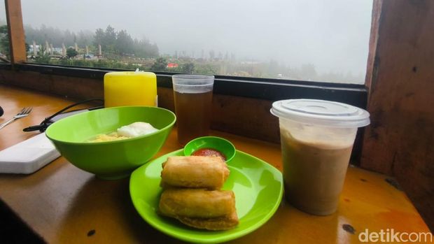 Suasana Warkop Orange Kuningan