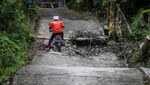 Tanah Bergerak Rusak Permukiman Warga di Semarang