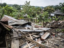 Tanah Bergerak Rusak Permukiman Warga di Semarang
