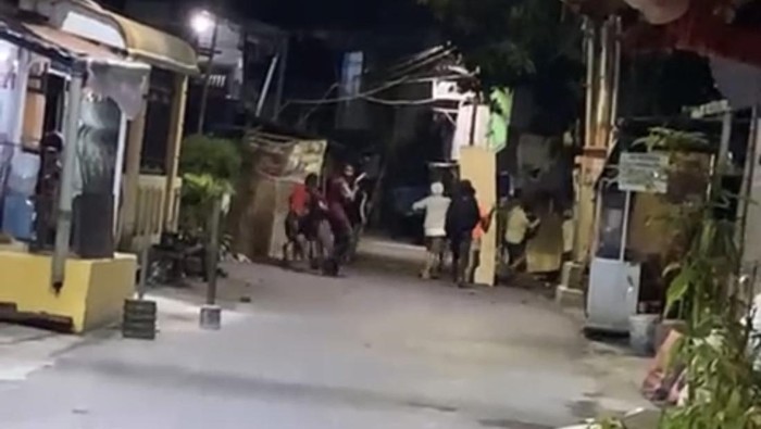 Tawuran kelompok remaja di Maccini Gusung, Kota Makassar.