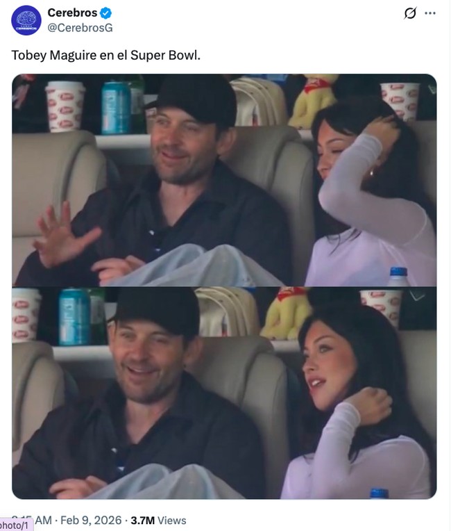 Keduanya terlihat duduk bersama di kotak VIP sambil mengobrol selama acara langsung. Mishka pun mengunggah fotonya menonton Super Bowl di media sosial. Foto: Twitter