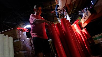 Usaha Lilin Sembahyang Kubu Raya Jaga Tradisi dan Ekonomi Lokal