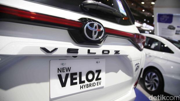 Veloz Hybrid Resmi Dipasarkan, Toyota Tawarkan Harga Spesial Rp303 Juta Toyota resmi memasarkan Veloz Hybrid di IIMS 2026 dengan harga mulai Rp303 juta. MPV ramah lingkungan ini menjadi opsi hybrid paling terjangkau di lini Toyota Indonesia.