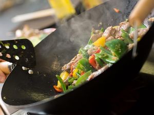 Sayur Tumis Vs Rebus, Mana Lebih Sehat? Ini Perbandingannya