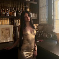 Setelah mengumumkan pergantian nama tersebut, Kate langsung membagikan unggahan perdananya di Instagram. Penampilannya pun mencuri perhatian. Ia tampil dengan rambut hitam pekat yang kontras dengan warna pirang  yang selama ini melekat padanya.  Foto: dok. Instagram @katemaddennn