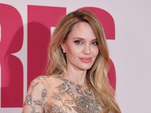 Angelina Jolie Jual Rumah di LA, Beneran Pindah ke Kamboja?