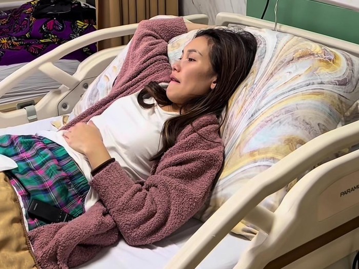 Ayu Ting Ting dirawat di rumah sakit.