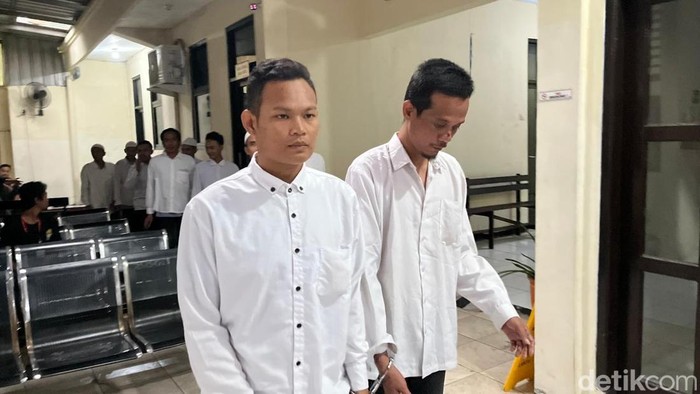 Bagus Aji (kiri)