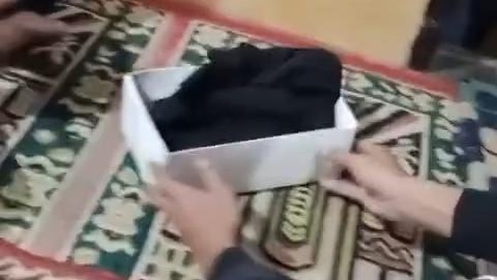 Bayi ditemukan dalam dus diperiksa di RS Cimacan