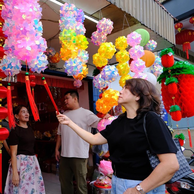 Berburu Hiasan Imlek, Lampion Dijual Rp30 Ribu hingga Rp1 Juta