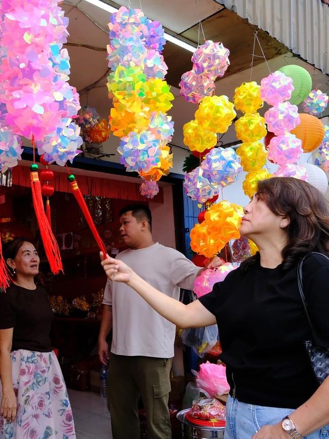 Berburu Hiasan Imlek, Lampion Dijual Rp30 Ribu hingga Rp1 Juta