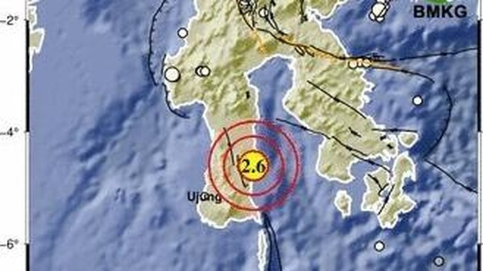 Badan Meteorologi, Klimatologi, dan Geofisika (BMKG) melaporkan gempa bumi berkekuatan magnitudo (M) 2,6 mengguncang Kabupaten Bone, Sulawesi Selatan (Sulsel).