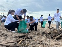 Bersihkan Pantai Bali, BRI Angkut 932 Kg Sampah