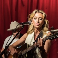 Penyanyi Ini Umumkan Cerai Usai Nama Suami Terseret di Berkas Epstein