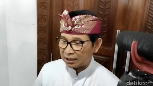 Bupati Badung I Wayan Adi Arnawa usai melantik pejabat dinas yang baru sampai penabat fungsional di Puspem Badung, Rabu (11/2/2026). (Agus Eka/detikBali)