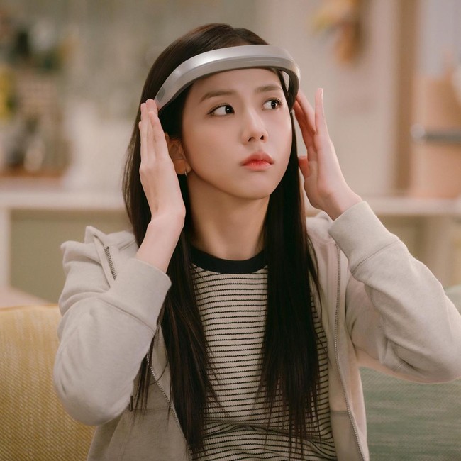 Potret Jisoo BLACKPINK Jadi Workaholic, Kencan Virtual di Boyfriend on Demand