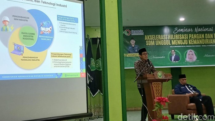 Wamenperin RI Faisol Riza saat kunjungan kuliah umum ke Universitas AI Washliyah (Univa) Medan berlokasi di jalan SM Raja, Rabu(11/2/26).
