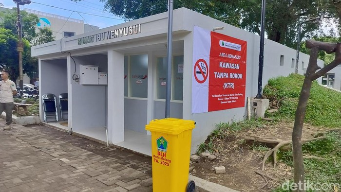 Imbauan larangan merokok di ruang laktasi Alun-Alun Merdeka Malang telah dipasang.