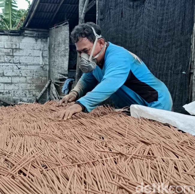 Produksi Dupa di Lumajang Meningkat Jelang Perayaan Imlek