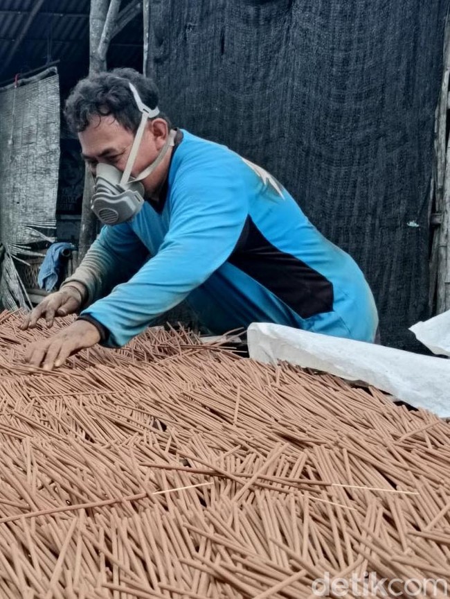 Produksi Dupa di Lumajang Meningkat Jelang Perayaan Imlek
