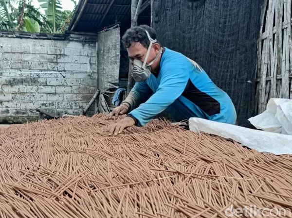 Produksi Dupa di Lumajang Meningkat Jelang Perayaan Imlek