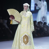 Adu Pesona Istri Pejabat & Artis Catwalk, Arumi Bachsin Hingga Istri Bamsoet