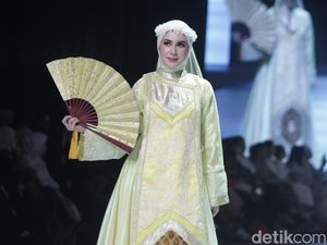 Adu Pesona Istri Pejabat & Artis Catwalk, Arumi Bachsin Hingga Istri Bamsoet