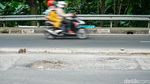 Jalan Raya Bogor Berlubang, Pengendara Diminta Waspada