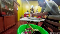 Ritual ini sudah dimulai hari ini dan akan berlangsung selama enam hari ke depan.