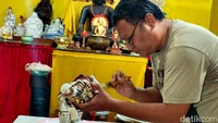 Kegiatan dilakukan setiap pagi hingga sore sekitar pukul 16.00 WIB, dipusatkan di ruang Dhammasala, yakni ruangan yang biasa digunakan untuk pembabaran ajaran Dharma.