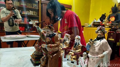Persiapan Imlek di Vihara Dharma Bakti Sidoarjo
