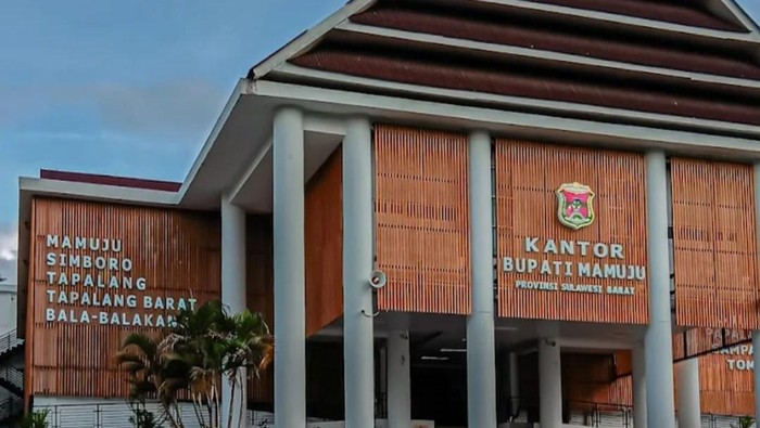 Kantor Bupati Mamuju. Dokumen Istimewa