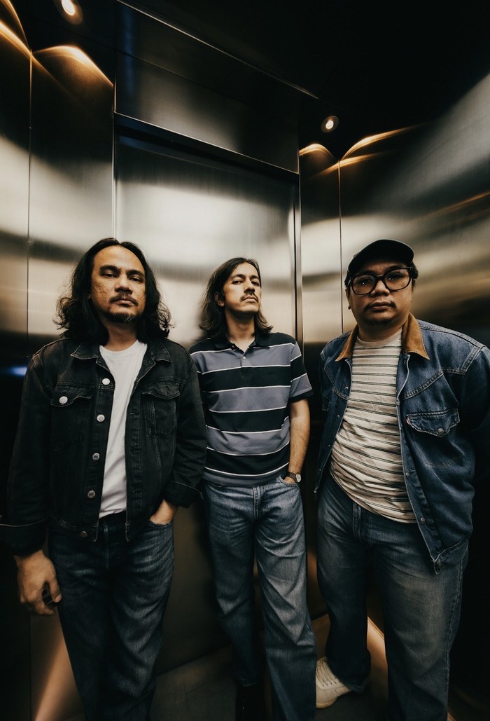 Kelompok Penerbang Roket merilis single baru Kabur, menggambarkan pelarian dari kebisingan pikiran.