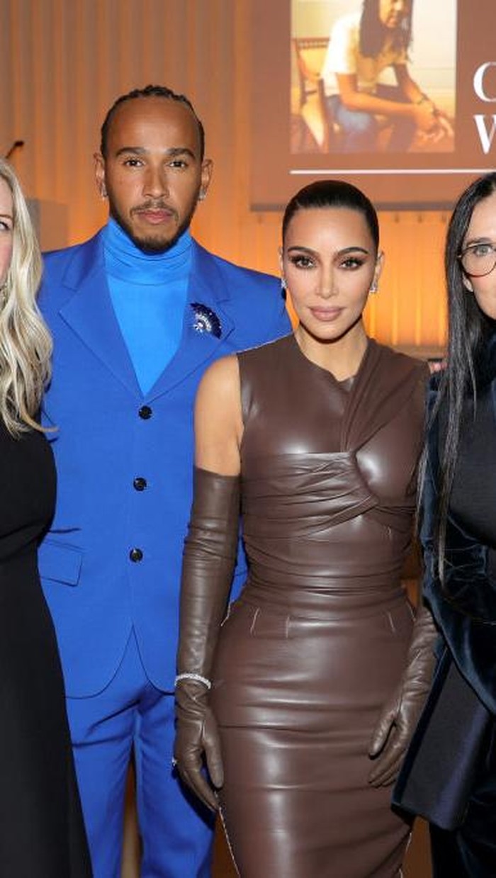 NEW YORK, NEW YORK - NOVEMBER 01: (L-R) Kristina O’Neill,  Lewis Hamilton, Kim Kardashian West, Demi Moore, and Kim Jones attend the WSJ. Magazine 2021 Innovator Awards sponsored by Samsung, Harry Winston, and Rémy Martin at MOMA on November 01, 2021 in New York City. (Photo by Jamie McCarthy/Getty Images for WSJ. Magazine Innovators Awards)