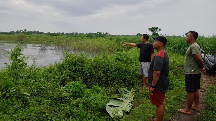 Kolam bekas galion C di Desa Badean, Kecamatan Rogojampi Banyuwangi kembali menelan korban seorang nenek berusia 86 tahun diketemukan mengambang dan meninggal dunia.