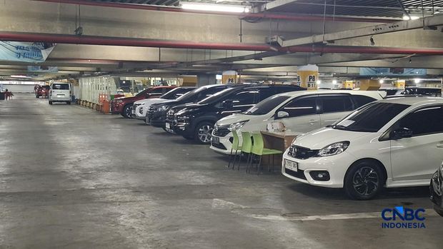 Kondisi Bursa Mobil Bekas di WTC Mangga Dua, Jakarta Utara, Rabu (11/2/2026). (CNBC Indonesia/Chandra Dwi Pranata)