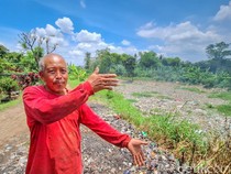 Sampah yang Kembali Hiasi Sungai Citarum Lama Bandung