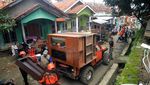 Korban Tanah Bergerak Tegal Berbondong Evakuasi Barang