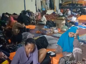 Curhat Pengungsi Tanah Gerak Desa Padasari Tegal Butuh Bantuan Pakaian Dalam