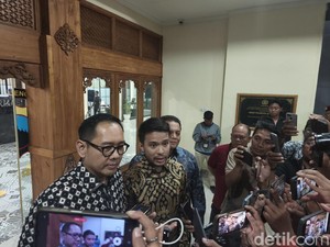 Pengacara Jokowi Senang Salinan Ijazah dari KPU Dibuka