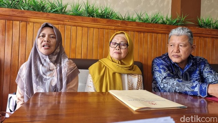 Kuasa hukum pemilik lahan menjelaskan persoalan sengketa tanah kliennya.