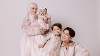 Sebelumnya pasangan ini, sudah dikaruniai dua anak. Satu anak laki-laki bernama Muhammad Leslar Al-Fatih Billar yang lahir pada 26 Desember 2021 dan satu anak perempuan yang diberi nama Leshia Tivana Billar yang lahir pada 25 Januari 2025. Foto: Instagram @lestikejora