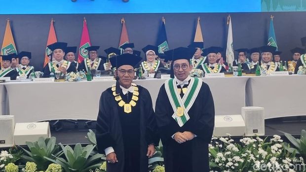 Menbud Fadli Zon Raih Gelar Profesor Kehormatan