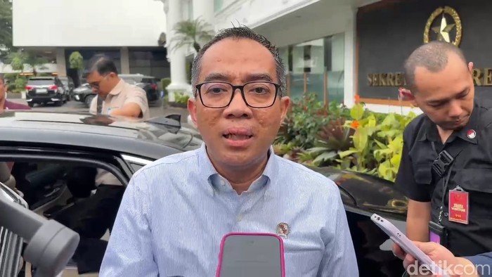 Menteri Pendidikan Tinggi, Sains, dan Teknologi (Mendiktisaintek) Brian Yuliarto. (Eva Safitri/detikcom)